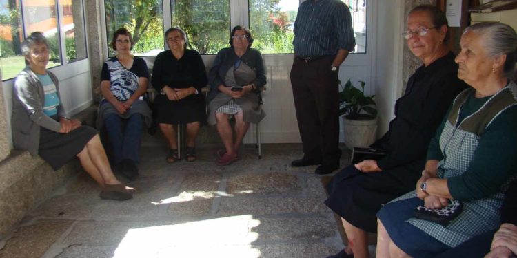 Utentes do posto médico de Lagares da Beira  têm de madrugar para ter consulta