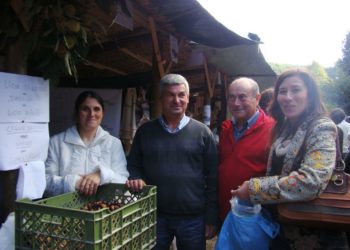 Folha do Centro - Aldeia das Dez recebeu largas centenas de visitantes na Festa da Castanha