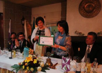Folha do Centro - Rotary Club reconhece trabalho de uma “grande senhora”