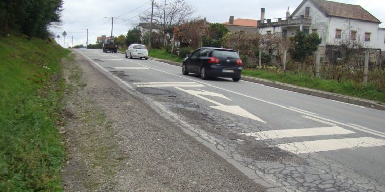 Estrada da Beira num estado miserável