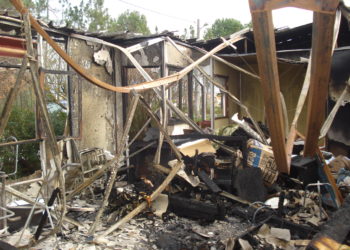 Incêndio reduz a escombros habitação social em Ervedal da Beira