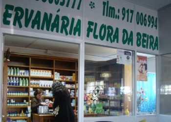 Comerciantes já foram instalados numa praça improvisada
