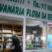 Comerciantes já foram instalados numa praça improvisada