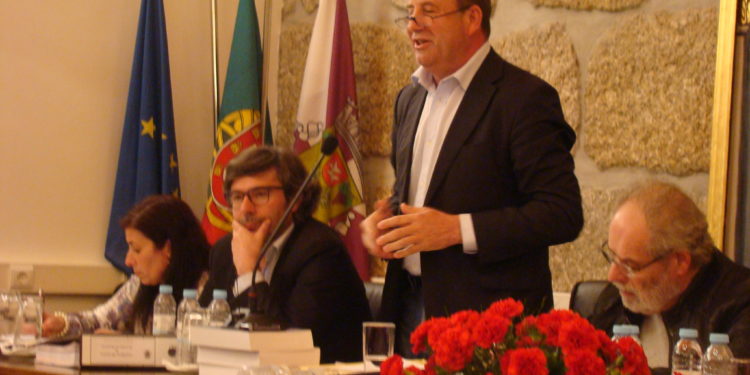 Alexandrino acusa líder do PSD de ter atitude “neonazi”