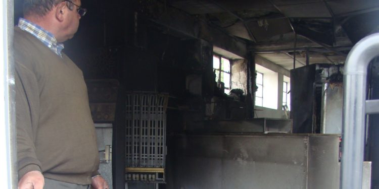 Incêndio consumiu café do Mercado Municipal
