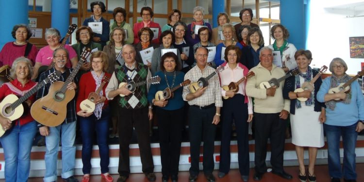 Grupo de Cantares da Universidade Sénior Rotary de Oliveira do Hospital estreou-se na cidade