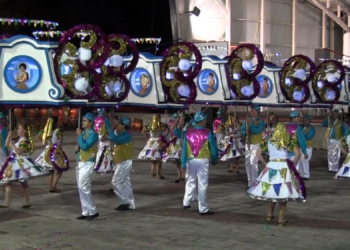 Milhares de pessoas assistiram ao desfile das marchas populares