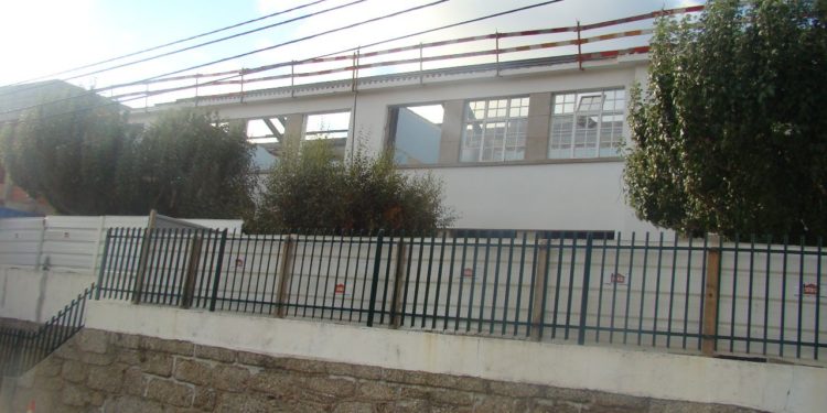 Pais indignados com indefinição quanto ao funcionamento do novo Centro Educativo