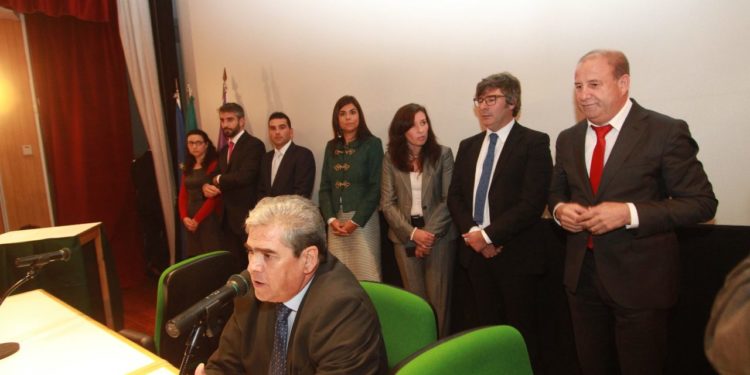 Presidente da Assembleia Municipal assume rutura com Alexandrino