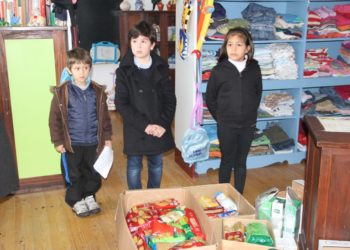 Biblioteca do Centro Escolar entrega Alimentos na Loja Social