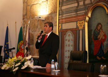 António Lopes passa “atestado de incompetência” aos deputados
