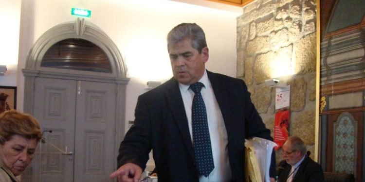 PS retira confiança e destitui presidente da Assembleia Municipal