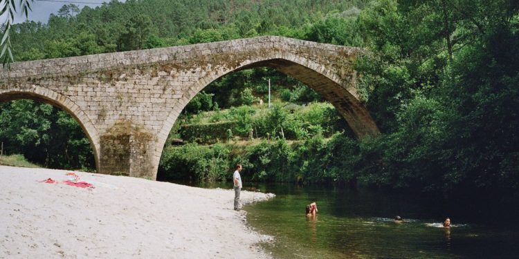 Praia fluvial de Alvoco das Várzeas recebe Bandeira Azul