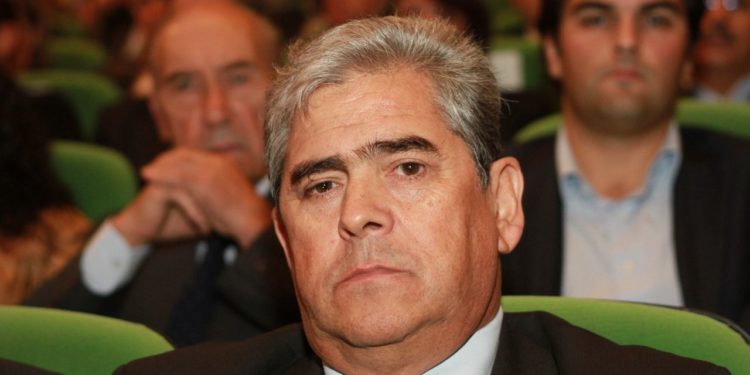 António Lopes quer impugnar Assembleia Municipal em que foi destituído