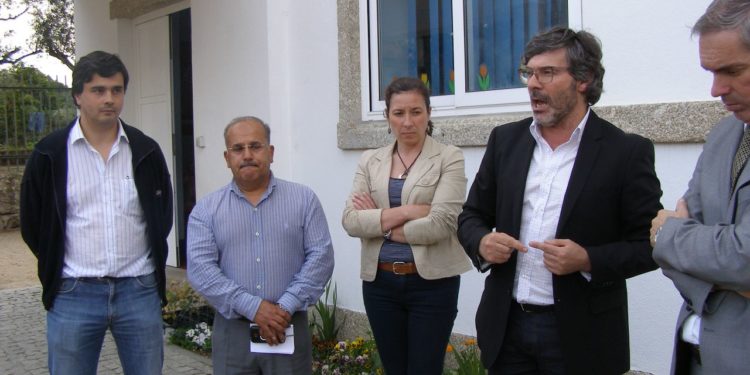 Autarcas da Lajeosa prometem luta contra encerramento da escola do 1º ciclo