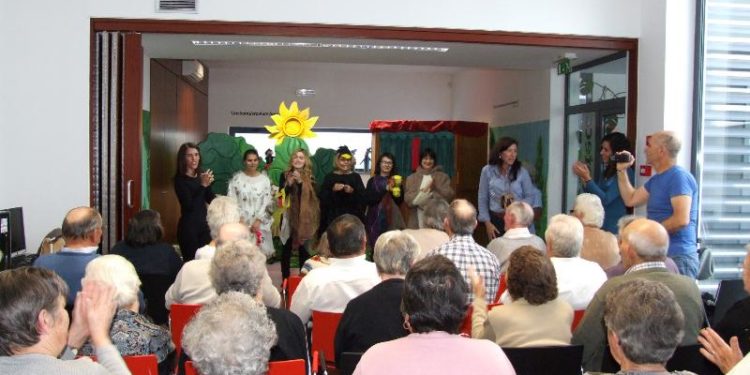 Projeto “Lar na Biblioteca” aproximou idosos dos livros