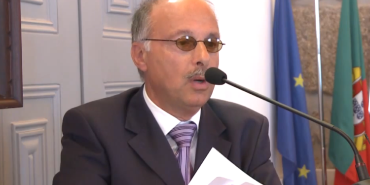 Novo presidente da Assembleia Municipal promete “falar o menos possível”