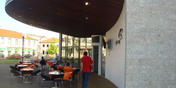 Antiga concessionária do Café Central começou a ser julgada por dívida de 27 mil euros ao Município