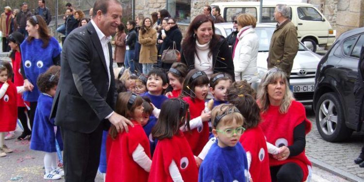 1200 alunos brilham no maior desfile de sempre na cidade oliveirense