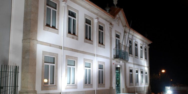 Programa de Eficiência Energética permitiu poupar 90 mil euros em luz