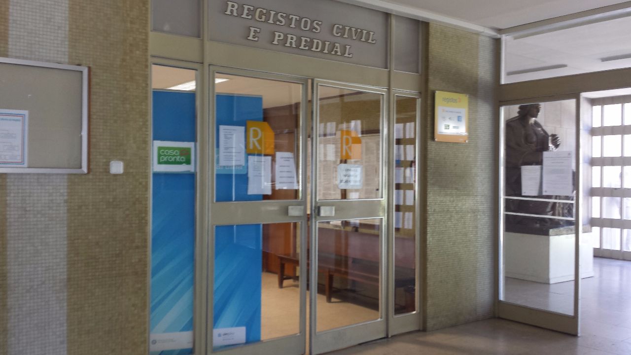 Funcionária da Conservatória de Oliveira do Hospital investigada por alegado abuso de funções