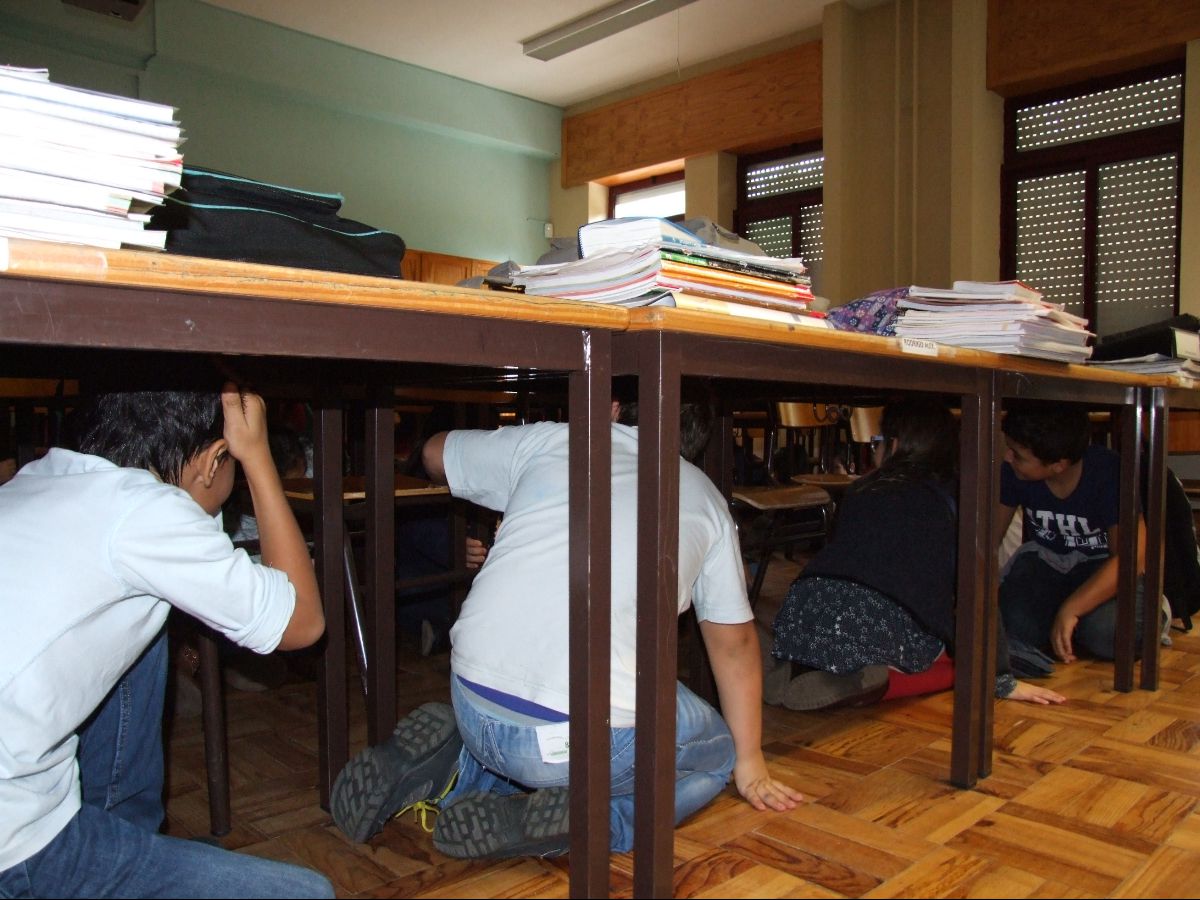Simulação de sismo na escola do 1.º ciclo da Ponte das Três Entradas