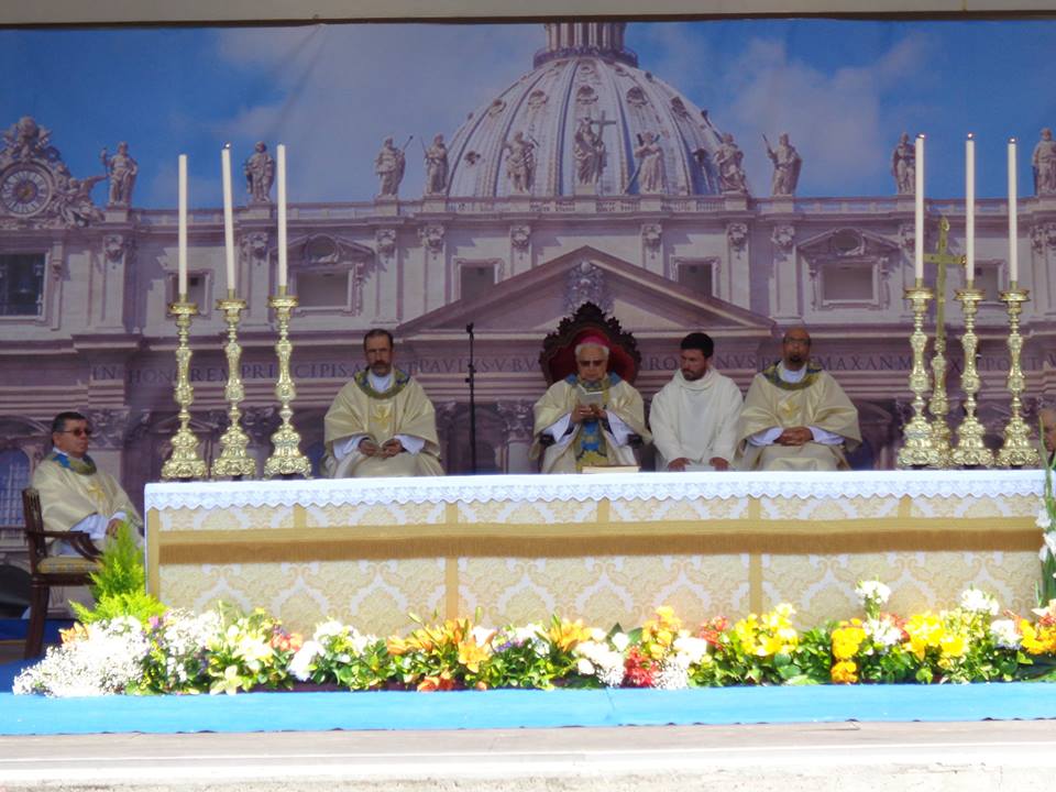 Folha do Centro - Oliveira do Hospital acolheu S. João Paulo II como padroeiro
