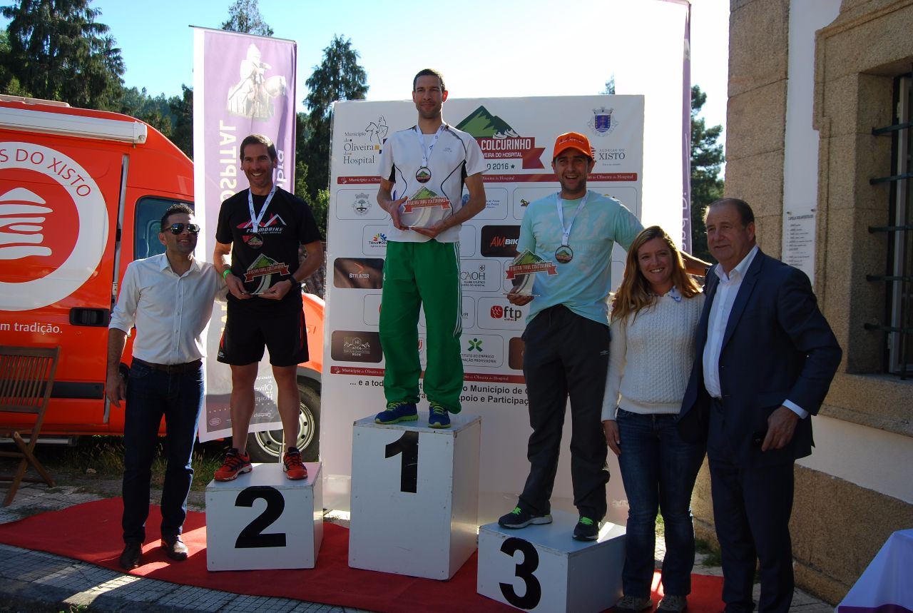 Podium geral do Trail Curto 20 Km, com o vencedor Gonçalo Borges