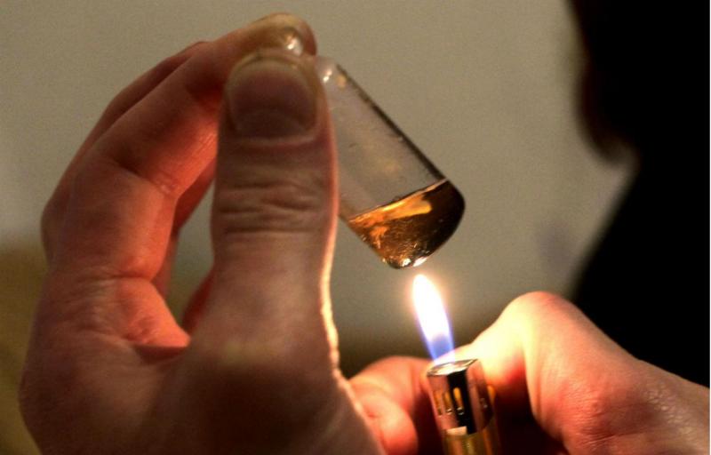 Droga e arma de guerra apreendidas em festival