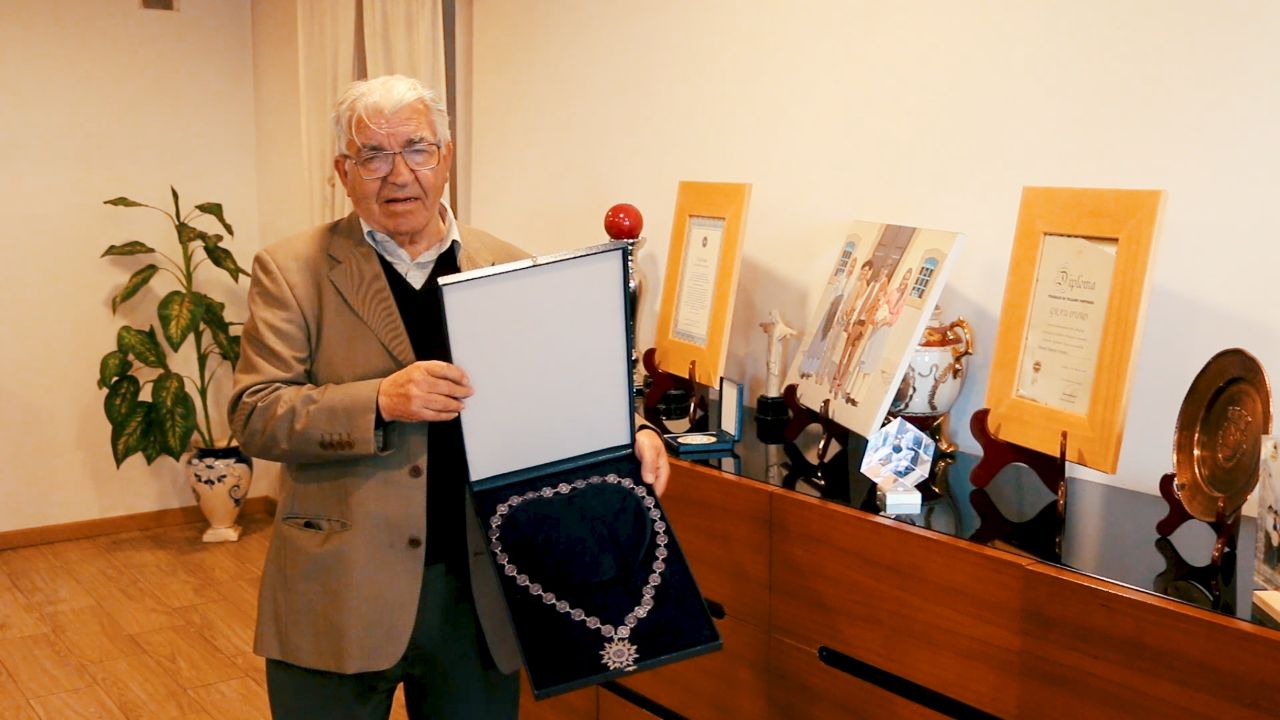 Manuel
