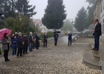 Município de Oliveira do Hospital evocou simbolicamente o 25 de Abril e agradeceu a todos quantos estão na linha da frente da luta contra Covid19