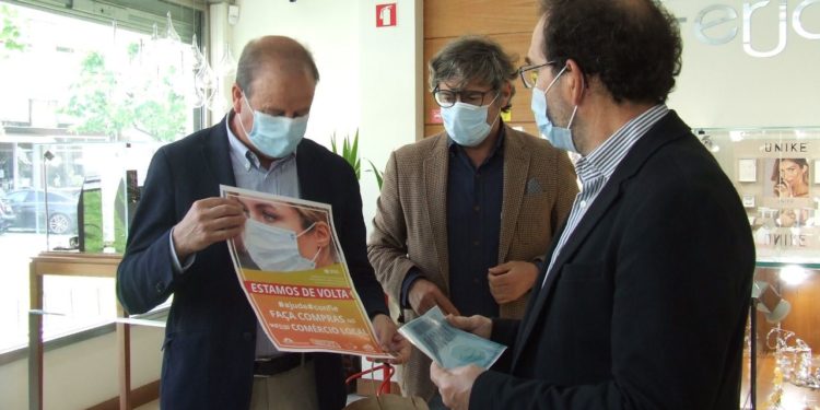 Associação de Desenvolvimento Integrado de Oliveira do Hospital e Tábua e Município de Oliveira do Hospital arrancaram hoje com campanha de entrega de material de proteção individual aos comerciantes