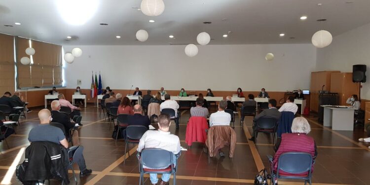 Assembleia Municipal de Oliveira do Hospital solidariza-se, por unanimidade, com os órgãos de comunicação social local e regional e repudia atitude de Nuno Tavares Pereira de registar os seus títulos