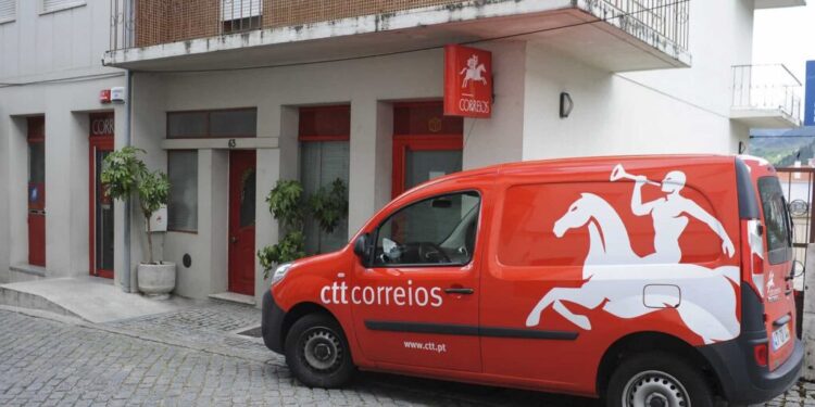Viatura dos Correios furtada em Lagares da Beira