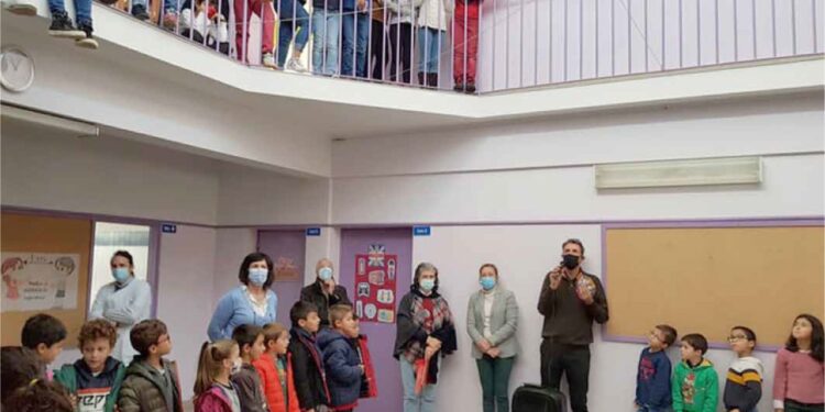 Alunos da EB1 de Oliveira do Hospital cantaram hino “Os Super Saudáveis” num grito de alerta para a importância de uma alimentação saudável