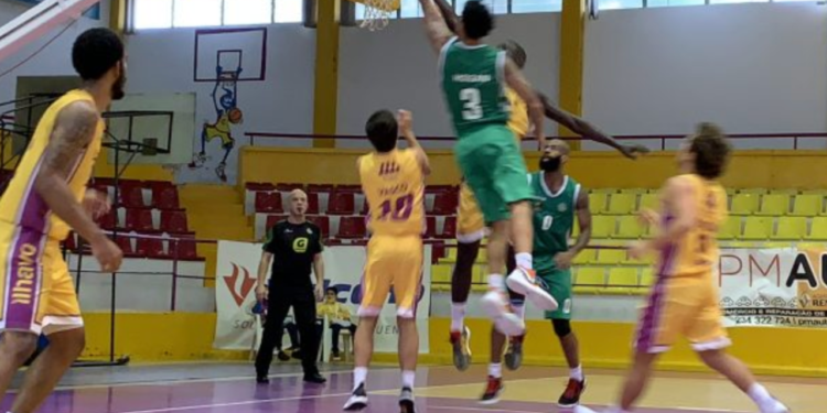 Hóquei e basquetebol com derrotas