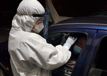 Oliveirenses fazem fila no centro de testes à Covid-19 no recinto da Feira