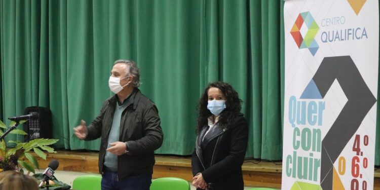 Agrupamento de Escolas de Oliveira do Hospital adia regresso às aulas presenciais por 14 dias para o 2º, 3º Ciclos e Secundário