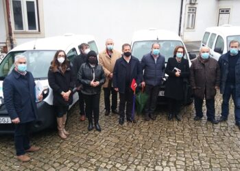 CIM de Coimbra entrega unidades móveis de saúde aos 19 municípios, que poderão apoiar na campanha de vacinação contra a covid-19