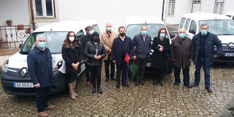 CIM de Coimbra entrega unidades móveis de saúde aos 19 municípios, que poderão apoiar na campanha de vacinação contra a covid-19