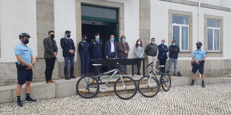 Município de Oliveira do Hospital entregou duas bicicletas à GNR local