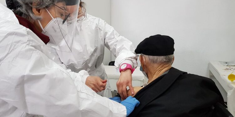 Oliveira do Hospital já vacinou 45% das pessoas com mais de 80 anos não residentes em lares