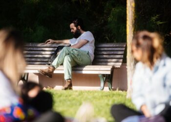 Pedro Barreiro em Oliveira do Hospital com a performance “An Artist is Always Working”