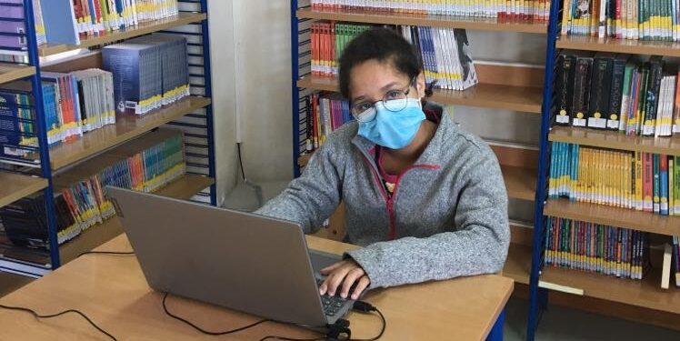 Elvira Silva, da Escola Básica da Cordinha, na final do Concurso Nacional de Leitura