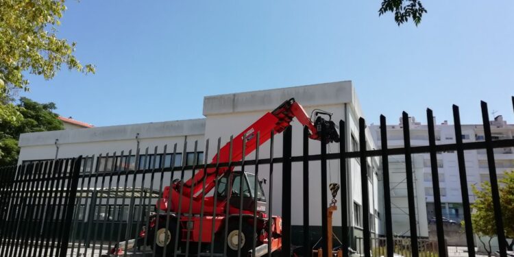 Câmara Municipal substitui coberturas na Escola 1.º CEB de Oliveira do Hospital