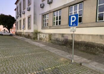 Presidente de Tábua cede lugar de estacionamento aos Munícipes