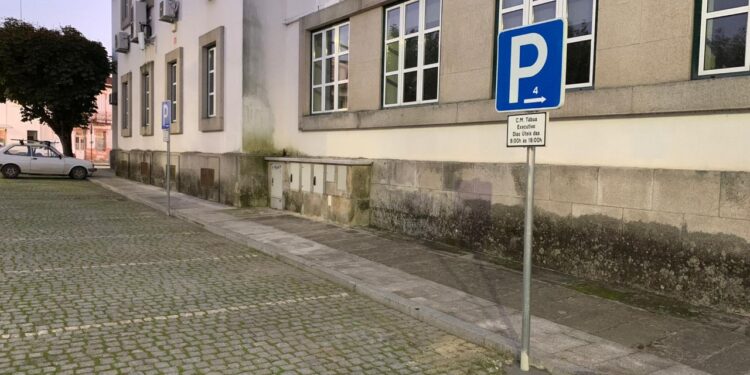 Presidente de Tábua cede lugar de estacionamento aos Munícipes