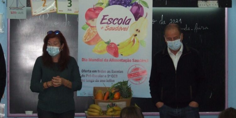 Município de Oliveira do Hospital distribui fruta aos alunos para uma “Escola + Saudável”