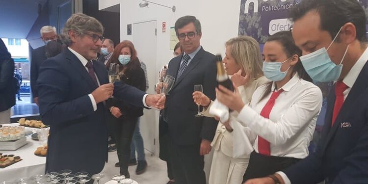 “Tudo o que ultrapassar os 100 metros da praça central é longe”