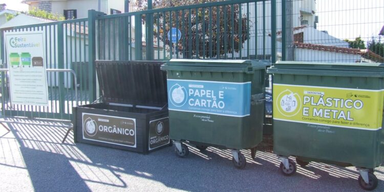 Ação de sensibilização ambiental junto dos feirantes